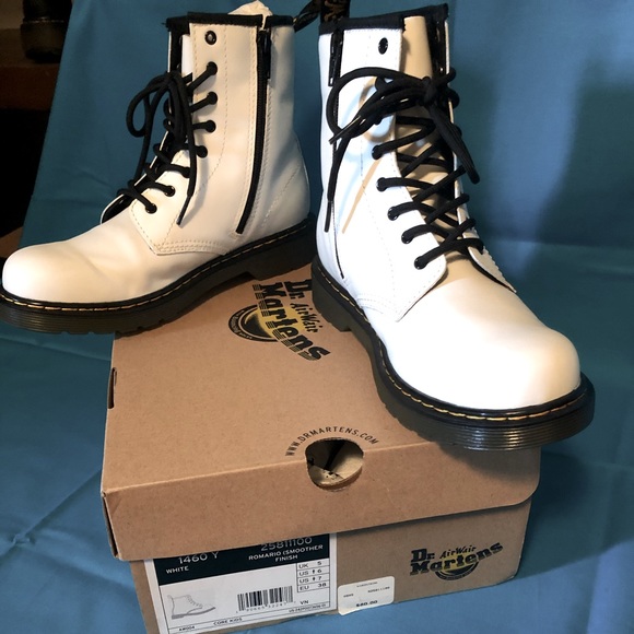 Dr. Martens Shoes - PRICE LAST DROP! Dr Marten 1460 size 7 US zip/lace GUC boots with box NO SCUFFS!